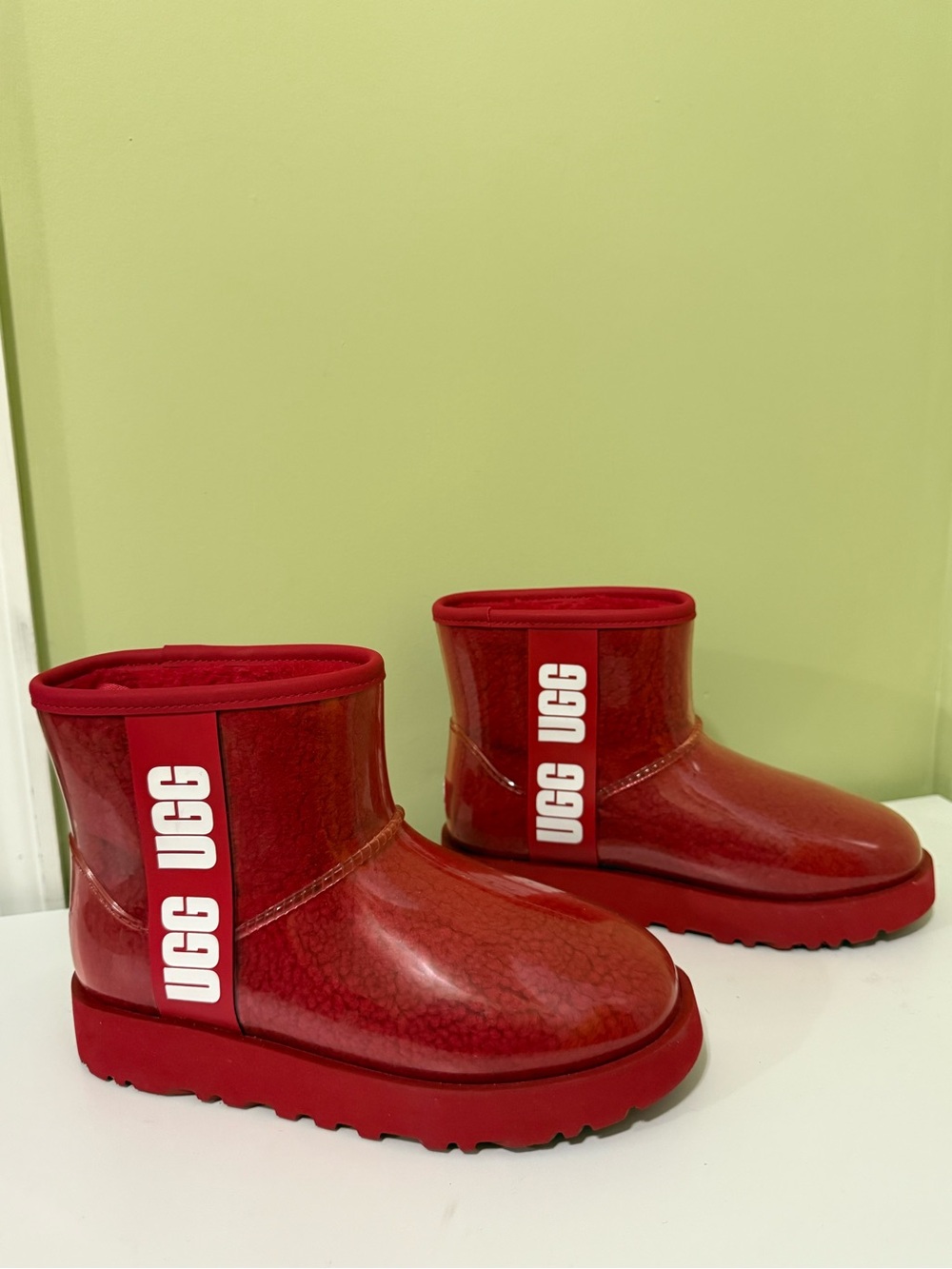 Ugg Women's Classic Clear Mini Waterproof Ankle Boots red size5 H29N5